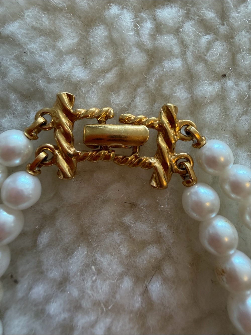 Vintage Double Strand Faux Pearl Bracelet Gold Tone Decorative Clasp 7” - Picture 2 of 3